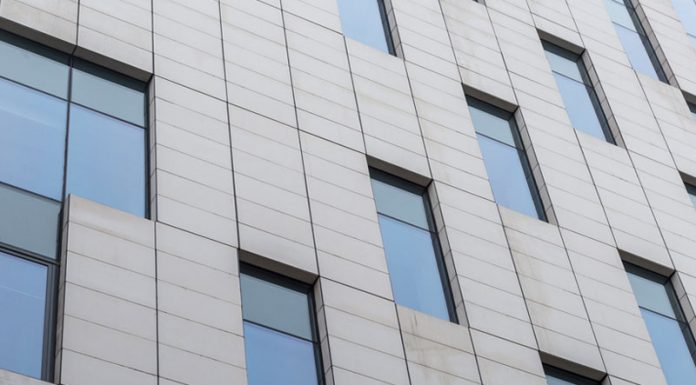 Placările cu BOND schimbă aspectul clădirilor din Suceava placari cu bond