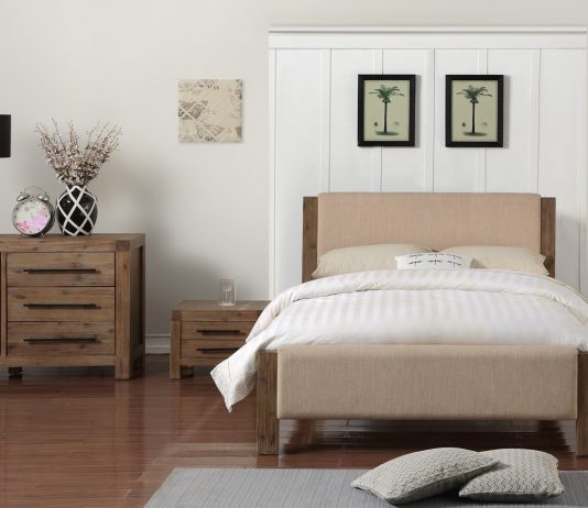 mobila dormitor din lemn masiv la comanda