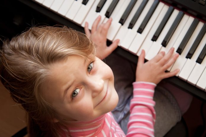 Copilul tau asculta muzica Iata DE CE este important sa o faca inca din primele zile de viata