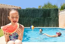 In aceasta perioada petrece acasa ca la piscina! Cum sa NU dai gres in fata invitatilor