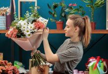 5 accesorii de care ai nevoie ca să creezi aranjamente florale inspirate
