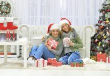 Ce-i dăruiești mamei tale de sărbători? 4 cadouri