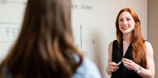 Cum te îmbraci cu stil la birou