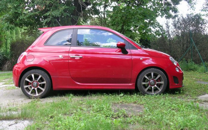 Cum protejezi podeaua masinii tale Fiat Cum protejezi podeaua mașinii tale Fiat