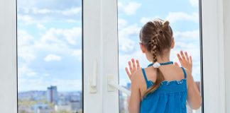 De ce să optezi pentru un geam termopan cu izolare fonică superioară?