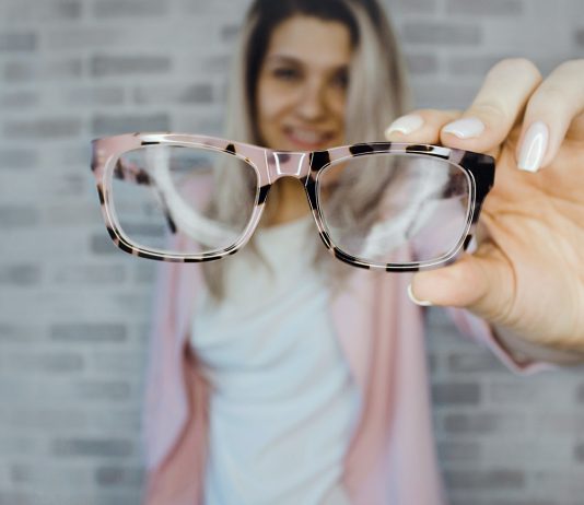 Sfaturi pentru îngrijirea corectă a ramelor de ochelari