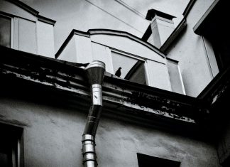 Cele mai bune metode de curățare a jgheaburilor și burlanelor