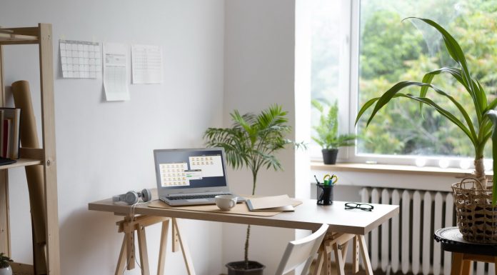 Cum să îți amenajezi spațiul de lucru de acasă