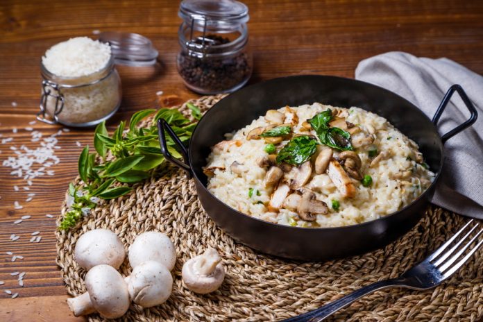 Orez cu ciuperci: Un preparat ușor și gustos pentru o masă sănătoasă