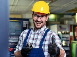 Operator CNC - Ce înseamnă şi ce implică această meserie căutată şi bine plătită