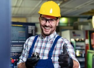 Operator CNC – Ce înseamnă şi ce implică această meserie căutată şi bine plătită Operator CNC - Ce înseamnă şi ce implică această meserie căutată şi bine plătită