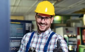 Operator CNC – Ce înseamnă şi ce implică această meserie căutată şi bine plătită Operator CNC - Ce înseamnă şi ce implică această meserie căutată şi bine plătită