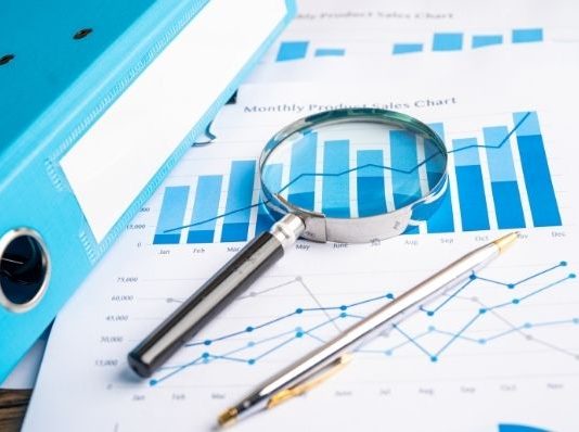 De ce să verifici ratingul financiar atunci când îţi alegi partenerii de afaceri