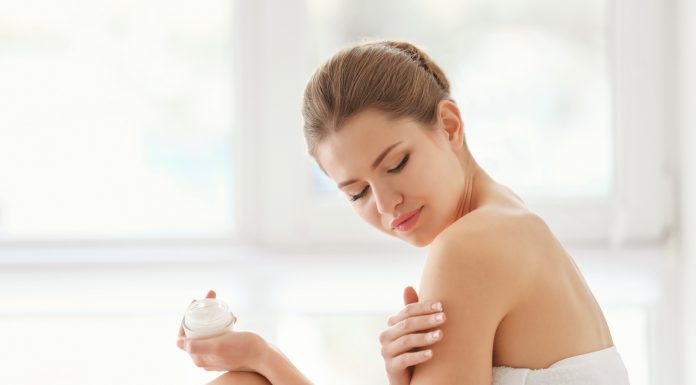 Cum menții sănătatea pielii în timpul iernii. Ce creme antiinflamatorii și suplimente alimentare ar trebui să folosești?