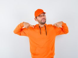 Cum creezi o echipă unică și profesională cu uniforme personalizate