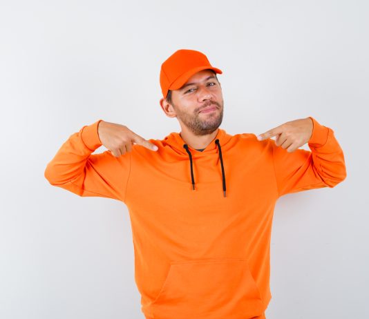 Cum creezi o echipă unică și profesională cu uniforme personalizate
