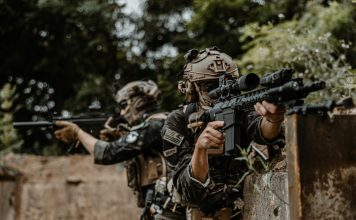 Arme airsoft pentru recreere colectivă și comunicare reciprocă