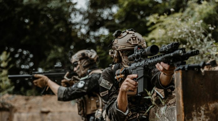 Arme airsoft pentru recreere colectivă și comunicare reciprocă