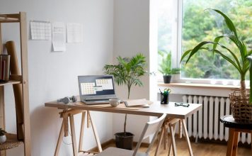 Transformarea spațiului de lucru: Cum să faci biroul de acasă un loc plin de inspirație și productivitate?