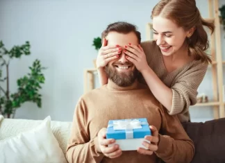 Cadouri inspirate pentru femei şi bărbaţi, uşor de găsit şi de cumpărat online