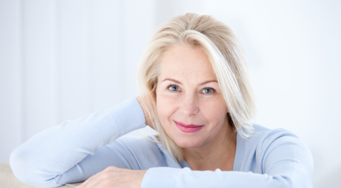 Pași simpli pentru a-ți păstra pielea tânără și strălucitoare