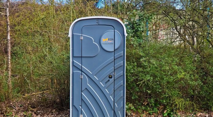 Toaletele ecologice: o alegere inteligentă pentru festivaluri și evenimente de mare amploare