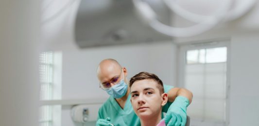 Aparat dentar Invisalign: cum îți schimbă rutina zilnică