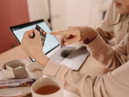 Credit online: când are sens să alegi rate fixe și când o linie de credit Credit online: când are sens să alegi rate fixe și când o linie de credit