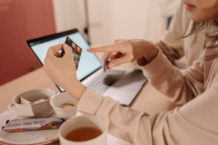 Credit online: când are sens să alegi rate fixe și când o linie de credit