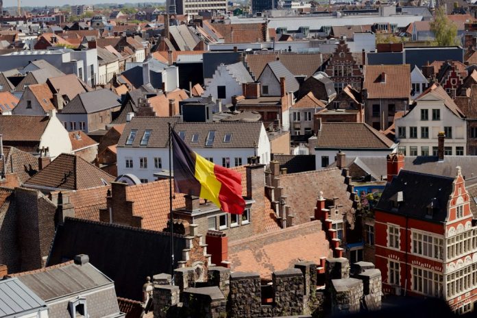 Locuri de muncă în Belgia – ce trebuie să știi înainte de prima plecare?