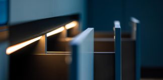 Lumina care schimbă atmosfera casei: 5 idei de amenajare cu bandă LED Lumina care schimbă atmosfera casei: 5 idei de amenajare cu bandă LED