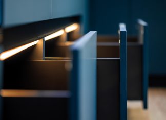 Lumina care schimbă atmosfera casei: 5 idei de amenajare cu bandă LED Lumina care schimbă atmosfera casei: 5 idei de amenajare cu bandă LED