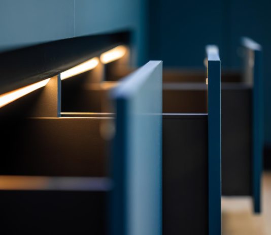 Lumina care schimbă atmosfera casei: 5 idei de amenajare cu bandă LED Lumina care schimbă atmosfera casei: 5 idei de amenajare cu bandă LED